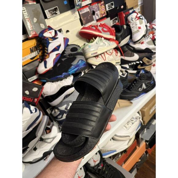 Adidas slides size 10 clean - Picture 1 of 4